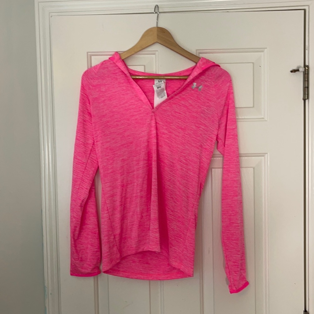 NWOT under armor hooded pullover